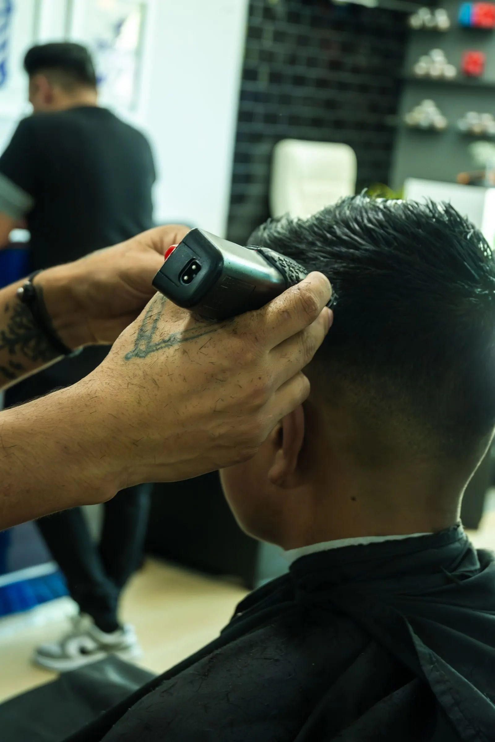 Coupe homme à la tondeuse