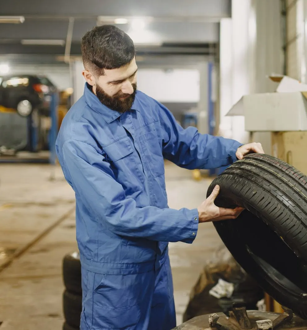 Contrôle d’un pneumatique dans l’atelier