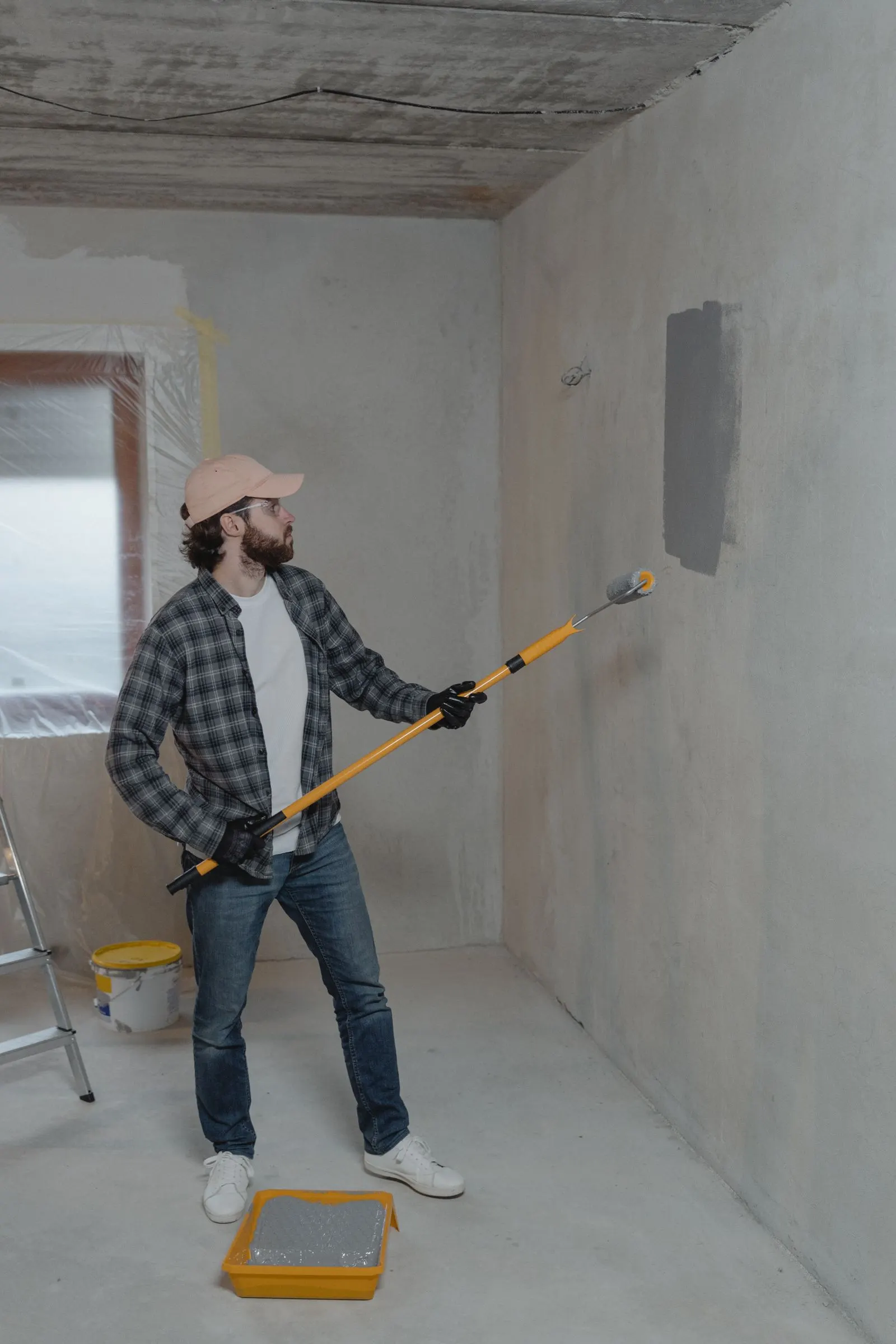 Préparation d’un mur avant la finition